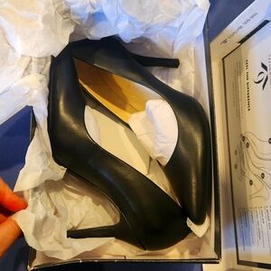 NIB Nine West Black Heels Pumps